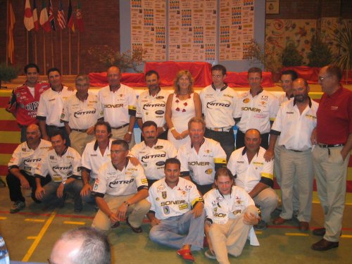 Foto: Integrantes de los equipos SONER del año 2005 entre los que se encuentran varios miembros del Valencia Bass Club (Pepe Peral, Nacho Revert y Vicent Castellano).